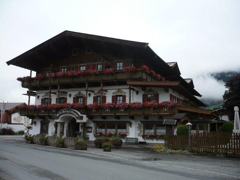 Kaiserhotel Neuwirt Оберндорф-ин-Тирол Екстериор снимка