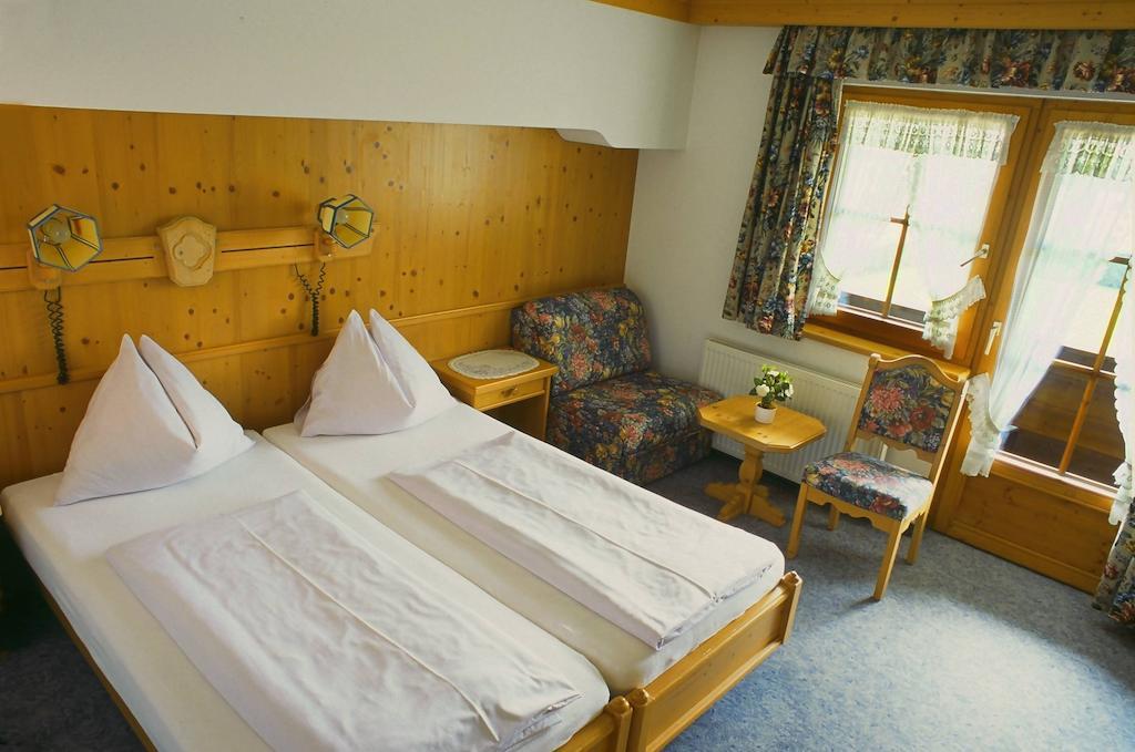 Kaiserhotel Neuwirt Оберндорф-ин-Тирол Стая снимка